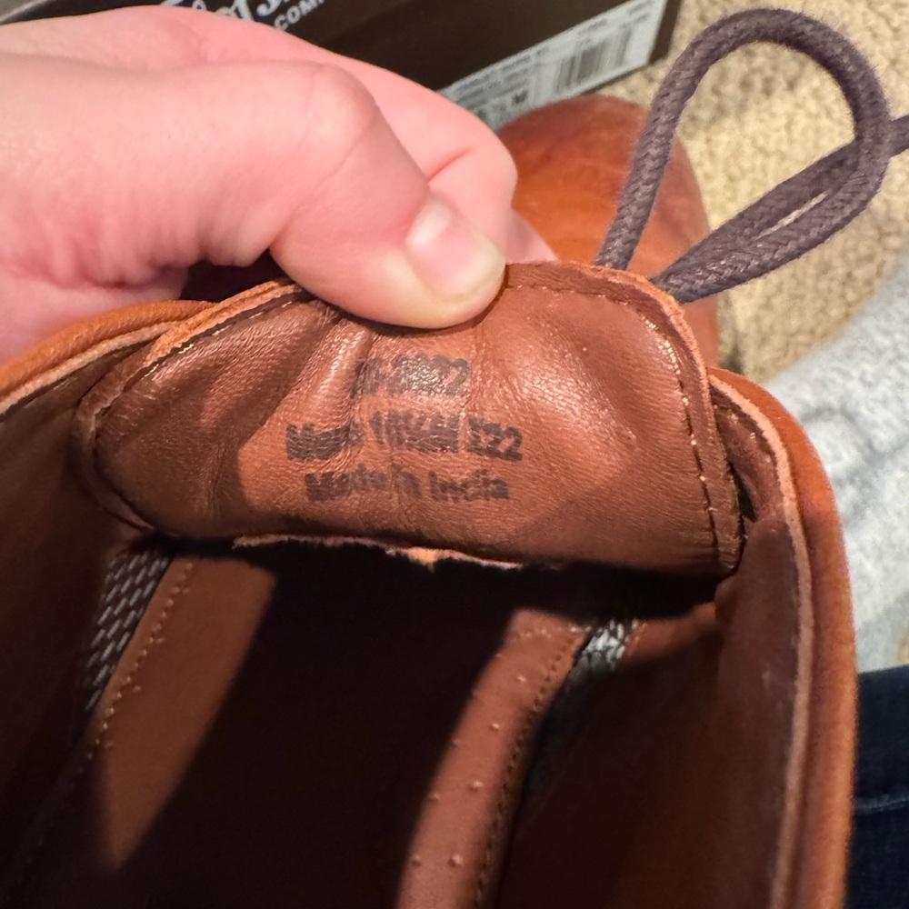 Johnston & Murphy size 10.5 medium lace up chukka boot; excellent used condition - Picture 2 of 2